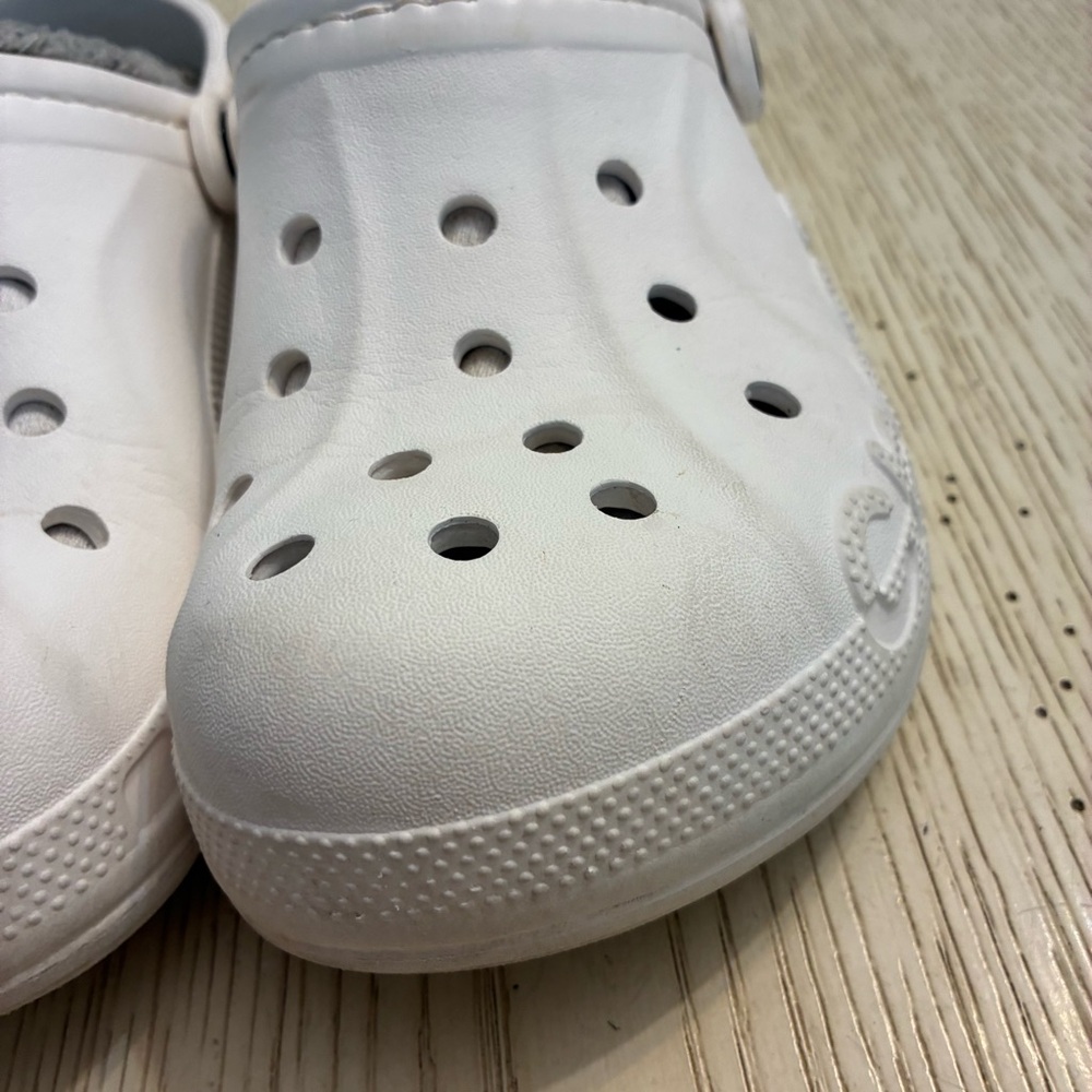 Crocs Classic Baya Fur Lined Clogs Shoes (White/Grey) - Picture 4 of 14